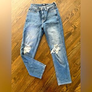 ULTRA HIGH-RISE RIPPED MOM JEANS